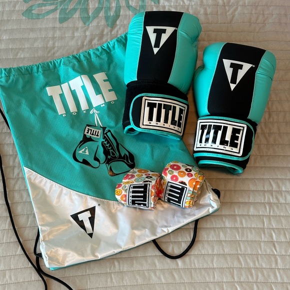 Title Boxing Accessories Title Boxing Boxing Gloves Bag And Wraps
